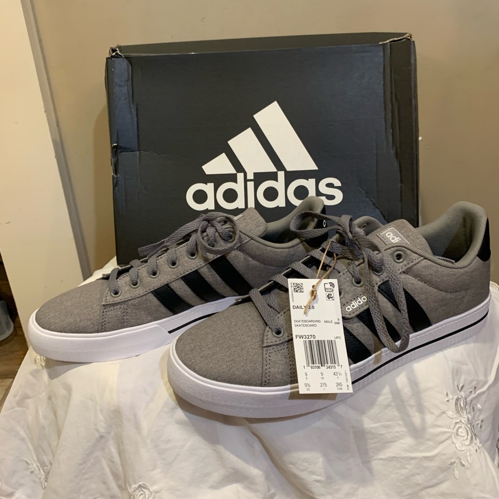 Adidas sneaker 91/2 new in box (Daily 3.0 skateboarding